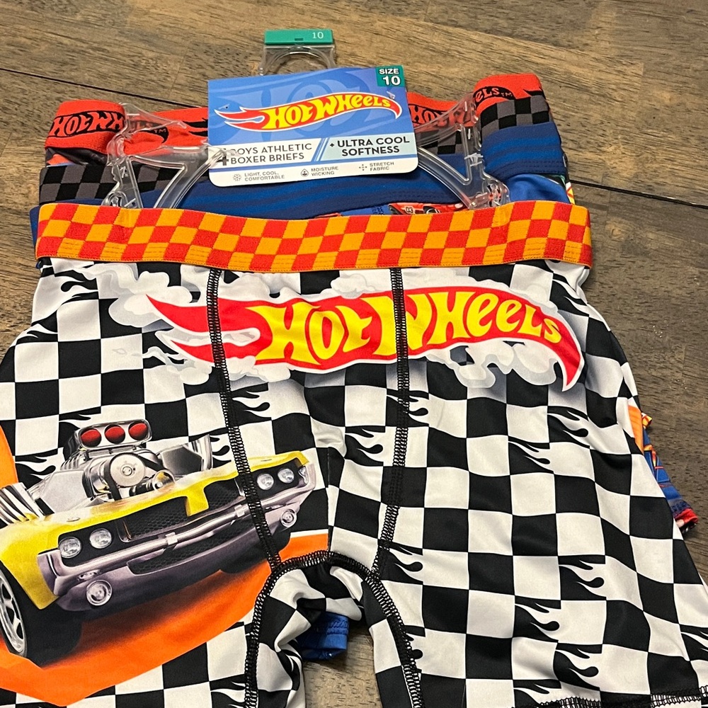 HOT WHEELS Boys Briefs. Size 10. NWT